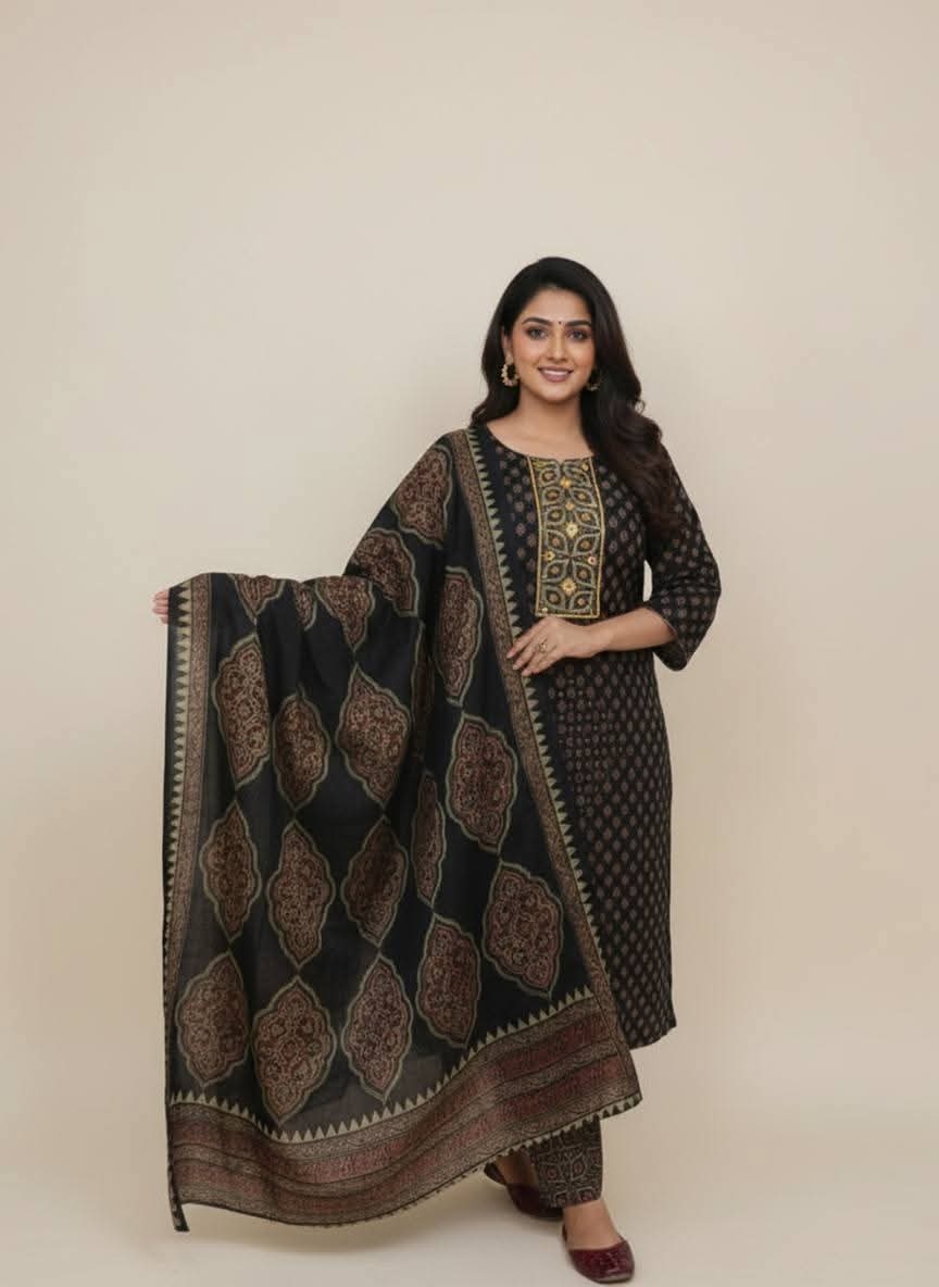 Azrakh Boutique Black - Black